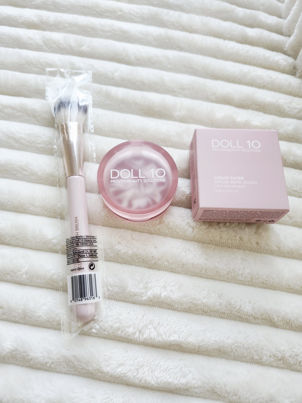 Doll 10 Liquid Filter Serum Swirl Blush and Blush Brush Set